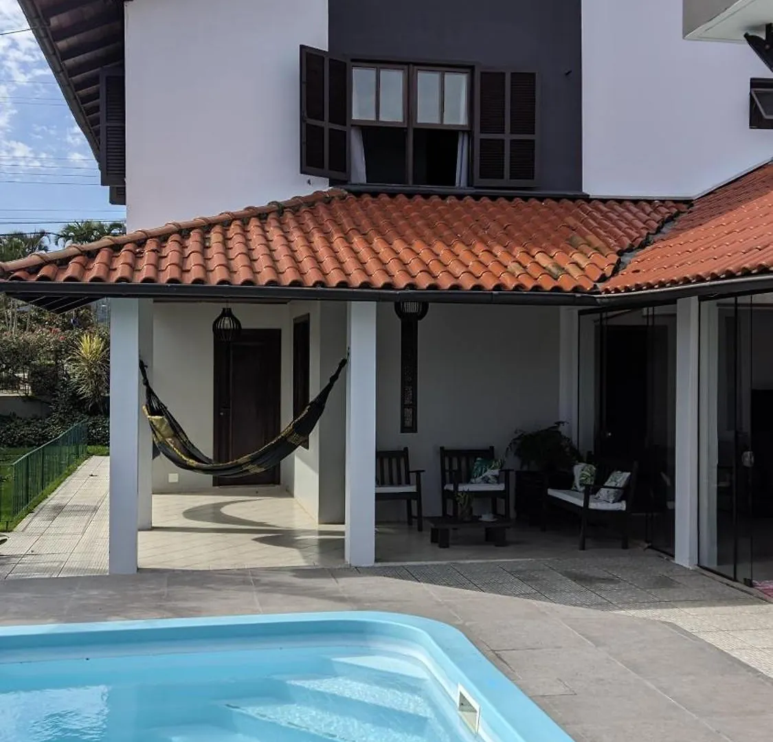Hébergement de vacances Casa De Praia Com Piscina Na Praia Da Daniela Em Florianópolis
